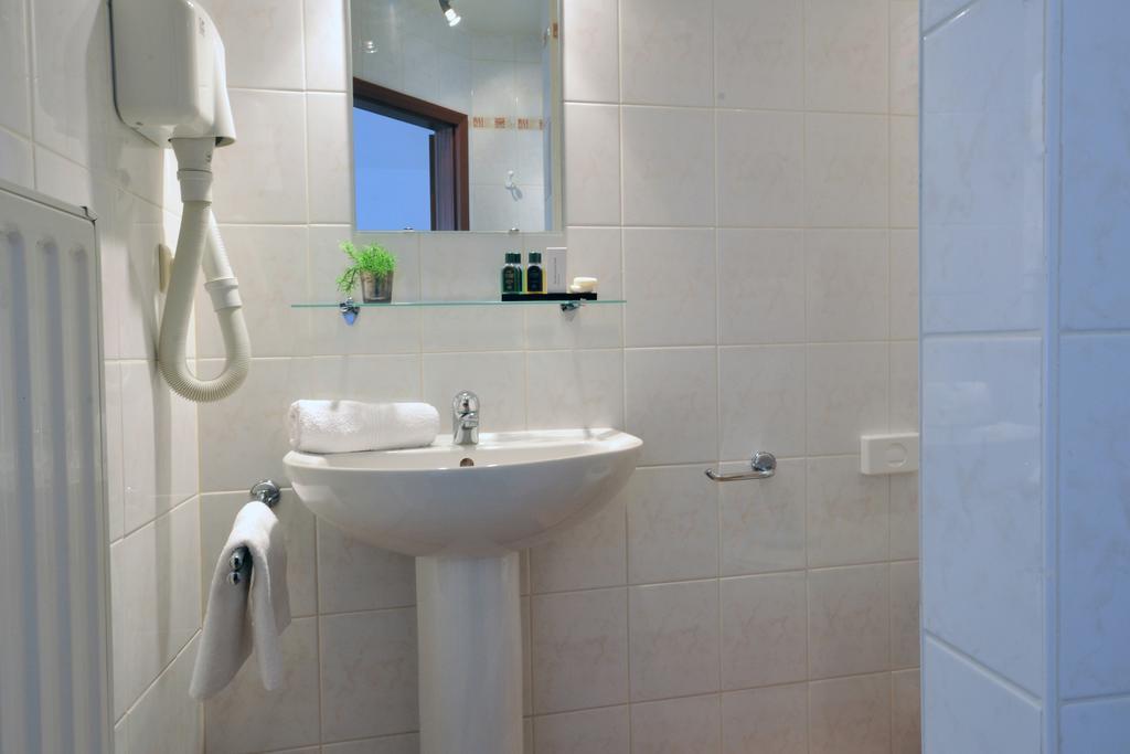 Hotel Du Perron Theux Szoba fotó
