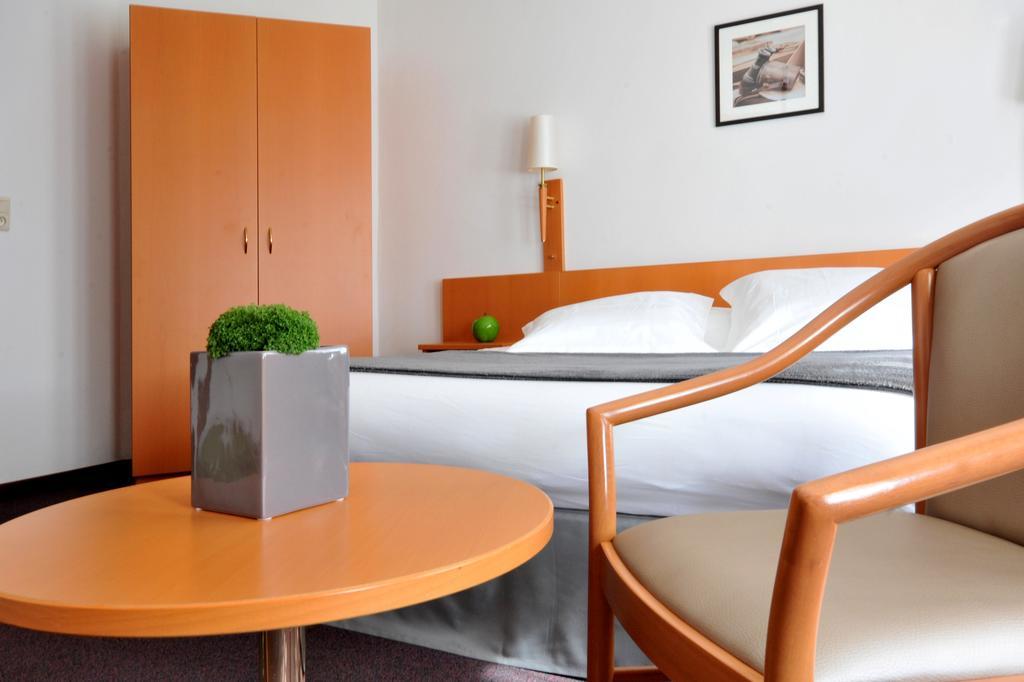 Hotel Du Perron Theux Szoba fotó